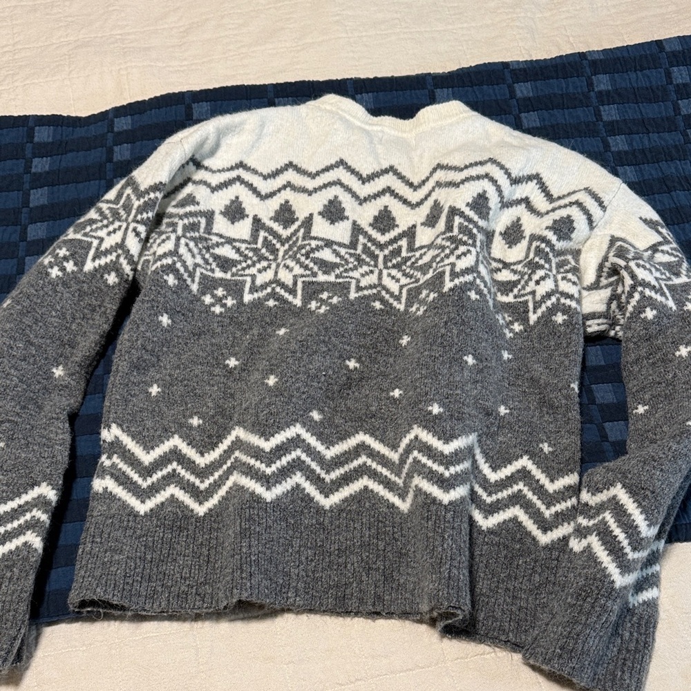 H&M Gray and White Snowflake Sweater - Picture 4 of 4